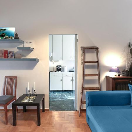 Central Pagrati Apartment With Park View Balcony - Opp Pangrati Grove Athén Kültér fotó